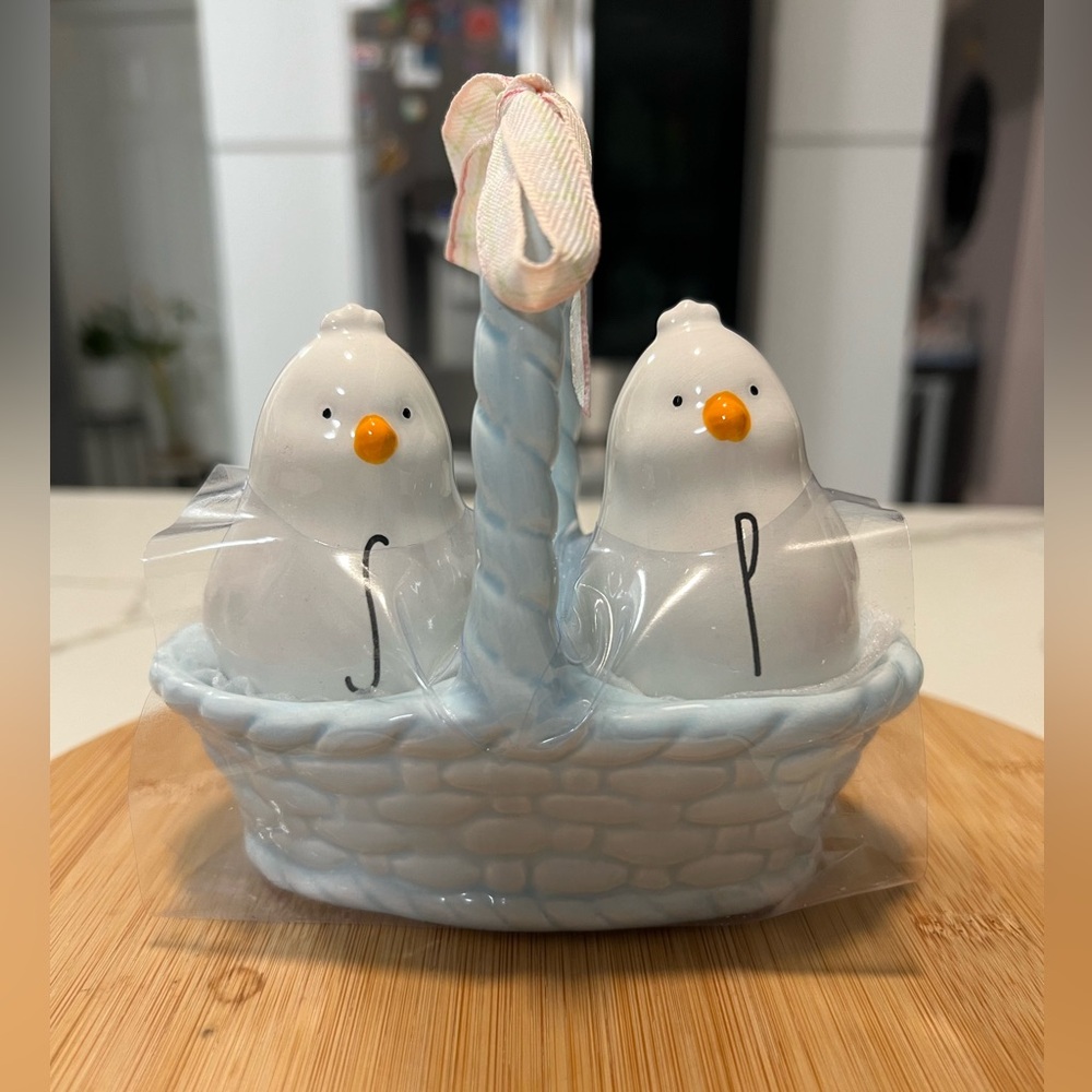 Rae Dunn  Easter Bunny Chicks Ceramic Salt And Pepper shaker Set In Basket.